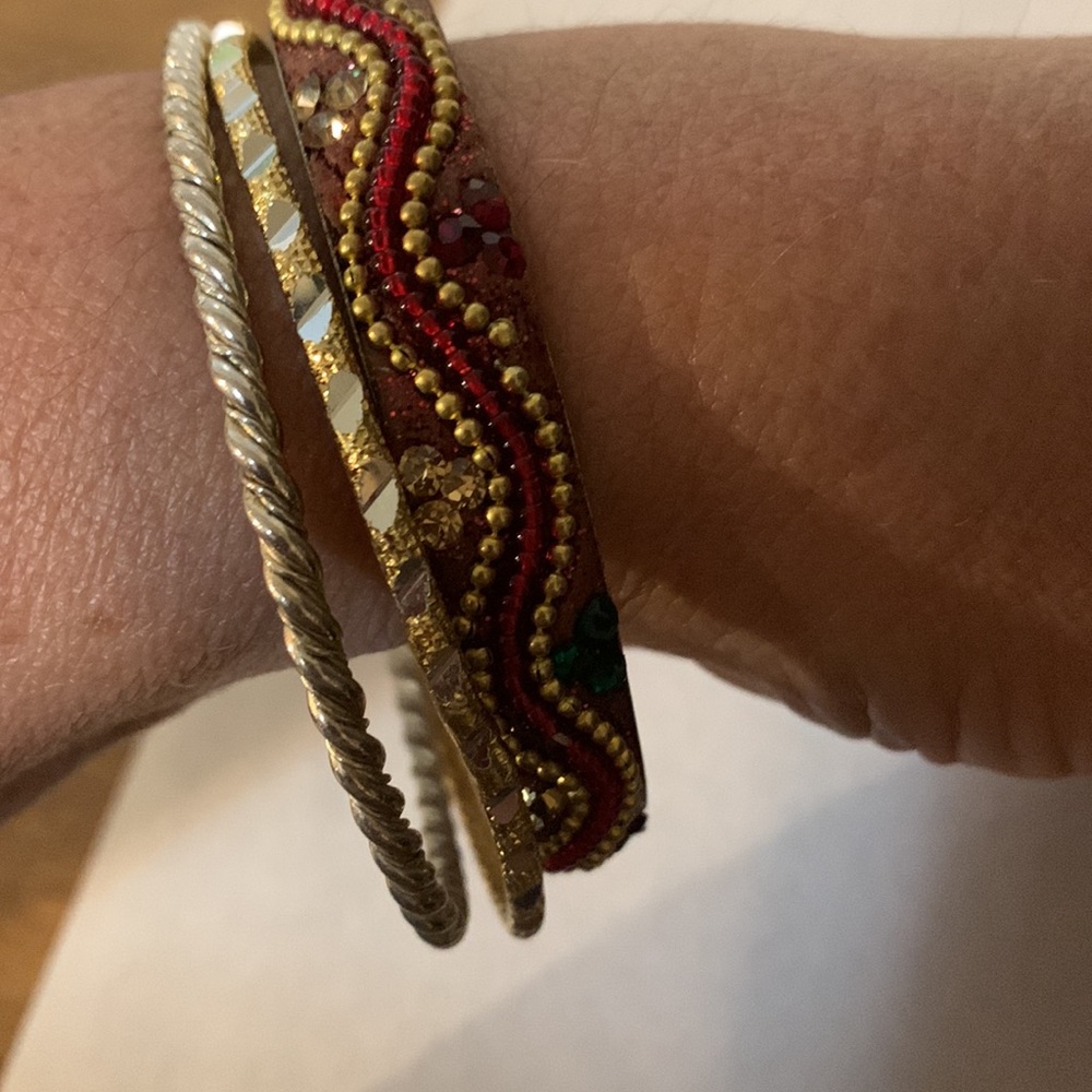 Three bracelets - Picture 4 of 5
